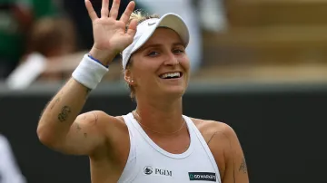 Vondroušová na Wimbledonu vyřadila Bouzkovou