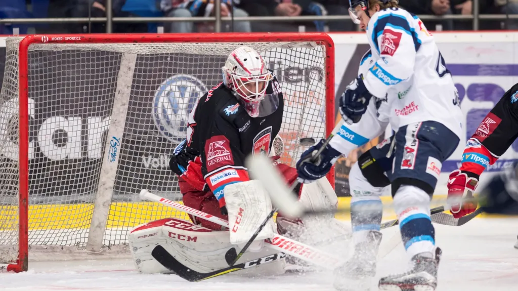 Brankář Patrik Rybár z Hradce Králové v utkání proti Liberci