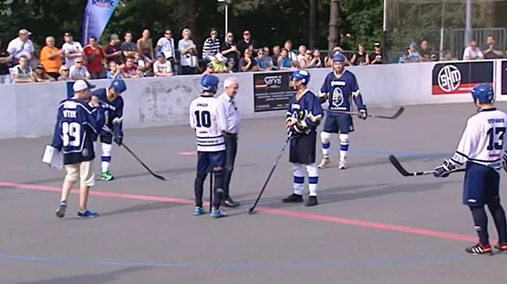 Kladenští Rytíři si vyzkoušeli hokejbal. Na Alpiq ale nestačili