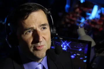 Robert Záruba na komentátorském stanovišti v Globenu