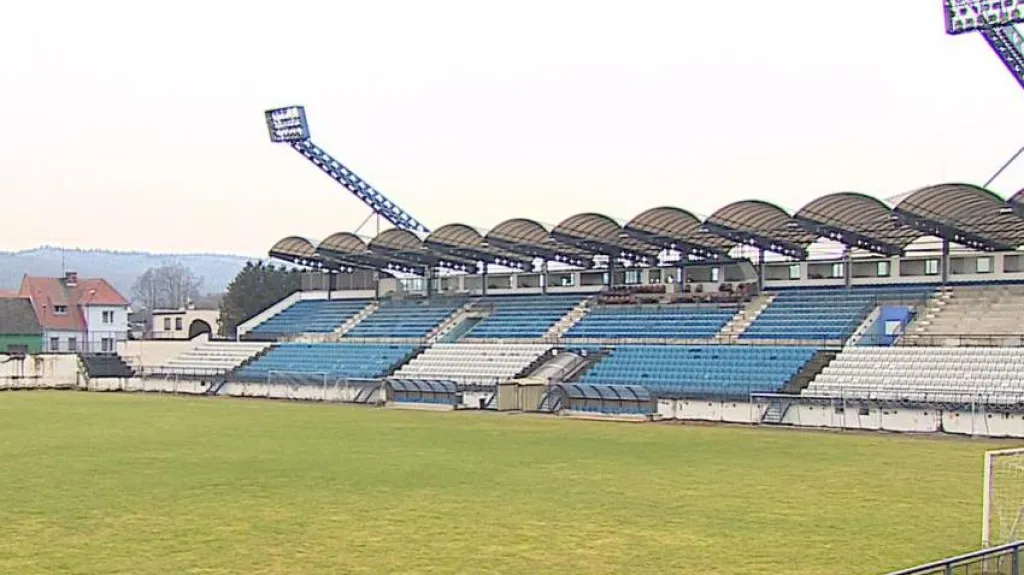 Chátrající stadion v Drnovicích
