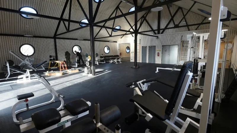 Posilovna v rekonstruované loděnici Dukly