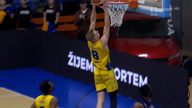 Skvělá smeč Kábrta v utkání Ústí nad Labem – Děčín