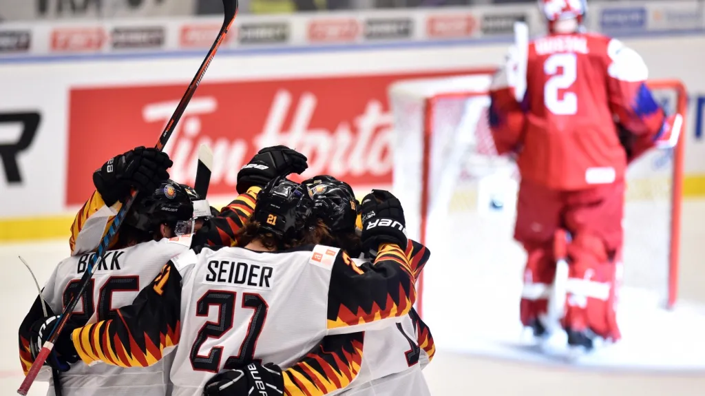 Němečtí mladíci se radují v utkání proti Česku