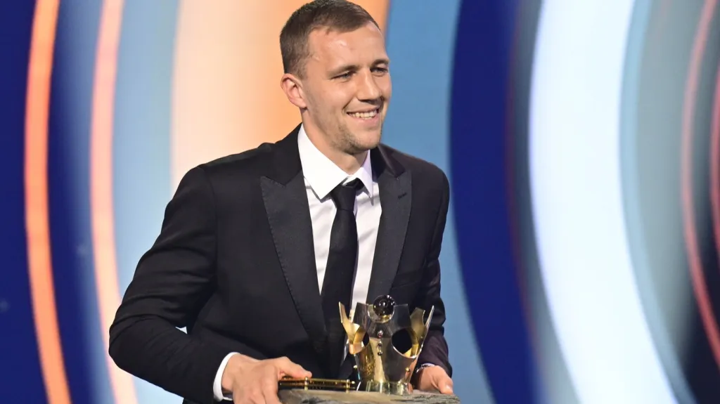 Tomáš Souček s cenou pro Fotbalistu roku 2023