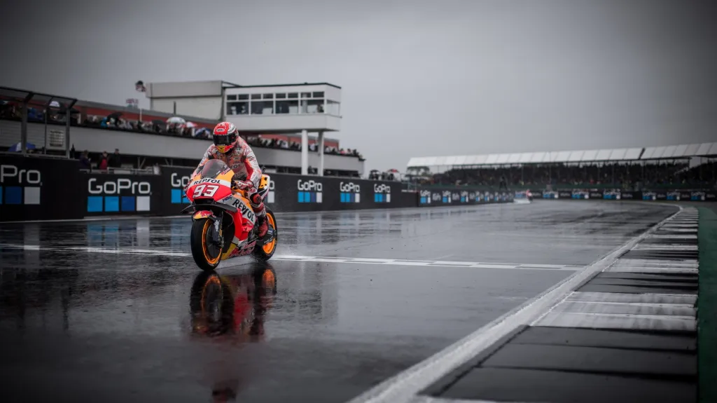 Grand Prix Velké Británie byla kvůli přetrvávajícímu dešti zrušena