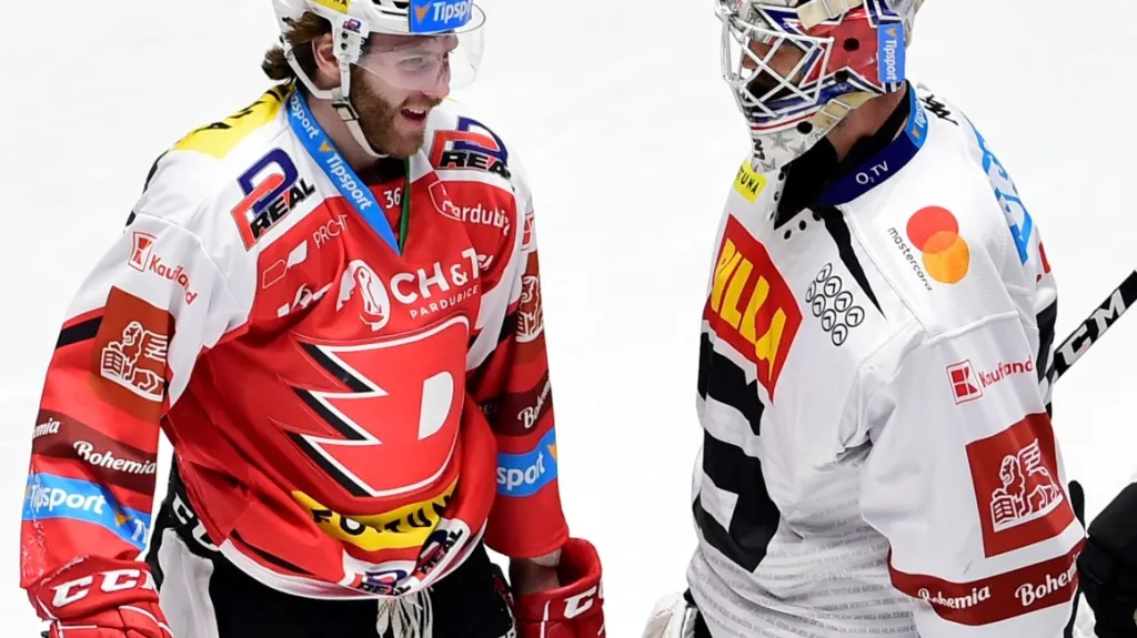 Anthony Camara v dobré náladě při diskuzi s Alexanderem Salákem