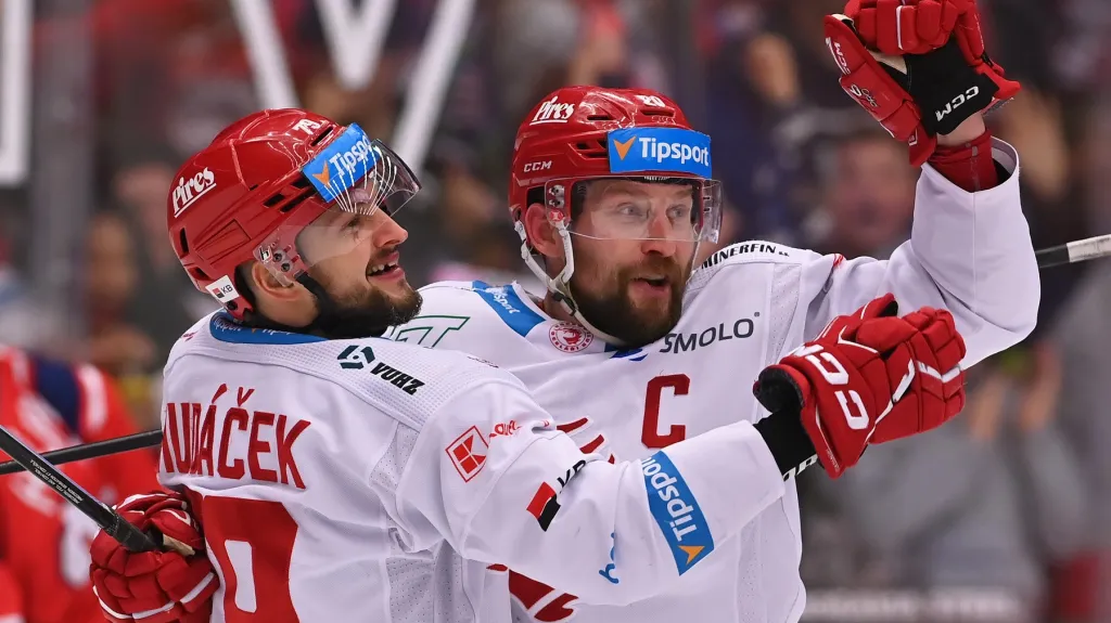 Petr Vrána se raduje z branky