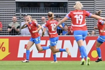 Kateřina Svitková slaví gól do sítě Španělek