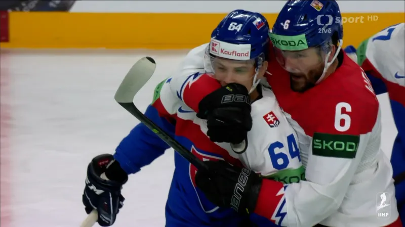 Tvrdé zákroky Kocha s Rosandičem v utkání proti Česku