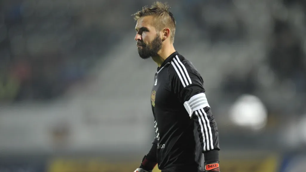 Brankář Dukly Filip Rada