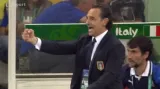 Itálie - Japonsko: De Rossi po rohu snížil - 1:2 (41. min.)