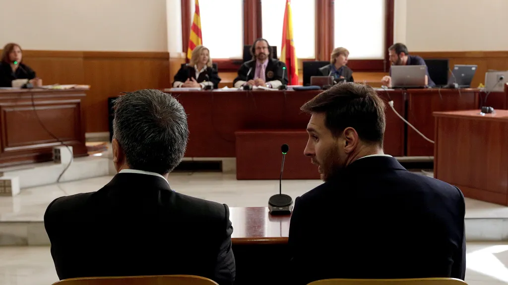 Messi s otcem před soudem