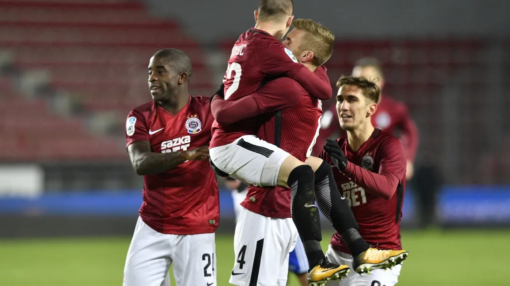 Slavící fotbalisté Sparty