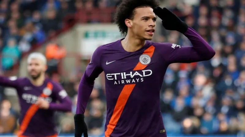 Leroy Sané se raduje z branky