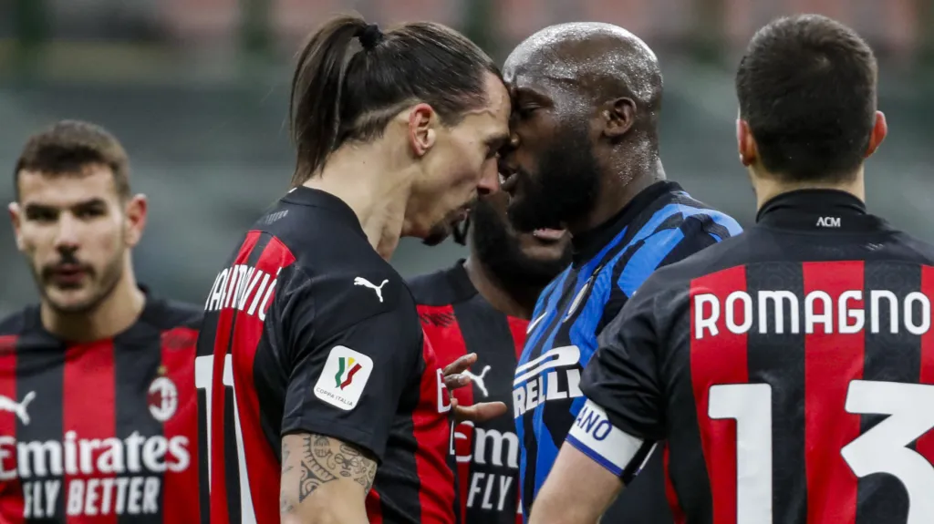 Zlatan Ibrahimovic z AC Milán (vlevo) a Romelu Lukaku z Interu Milán
