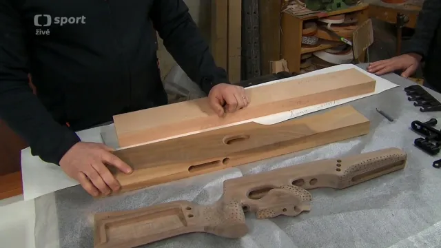 Jak se vyrábí pažba pro biatlonovou zbraň?