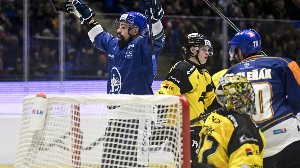 Kladenský útočník Richard Jarůšek slaví gól proti Litvínovu