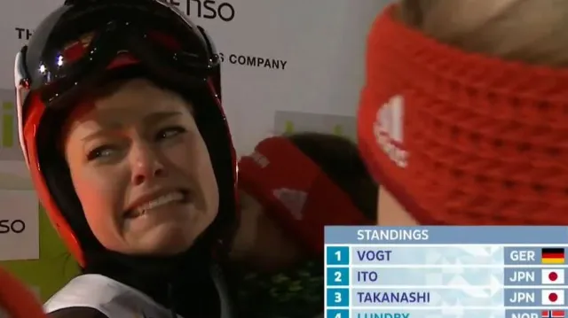 Vyvrcholení závodu skokanek na středním můstku