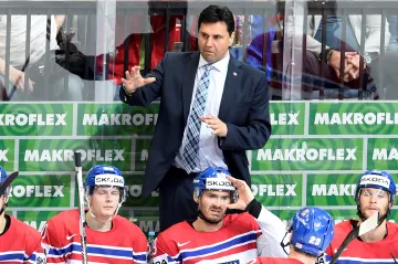 Trenér Vladimír Růžička na lavičce české hokejové reprezentace