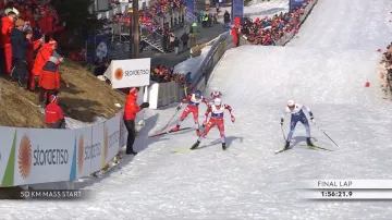 Závěr závodu na 50 km volně na MS v Trondheimu