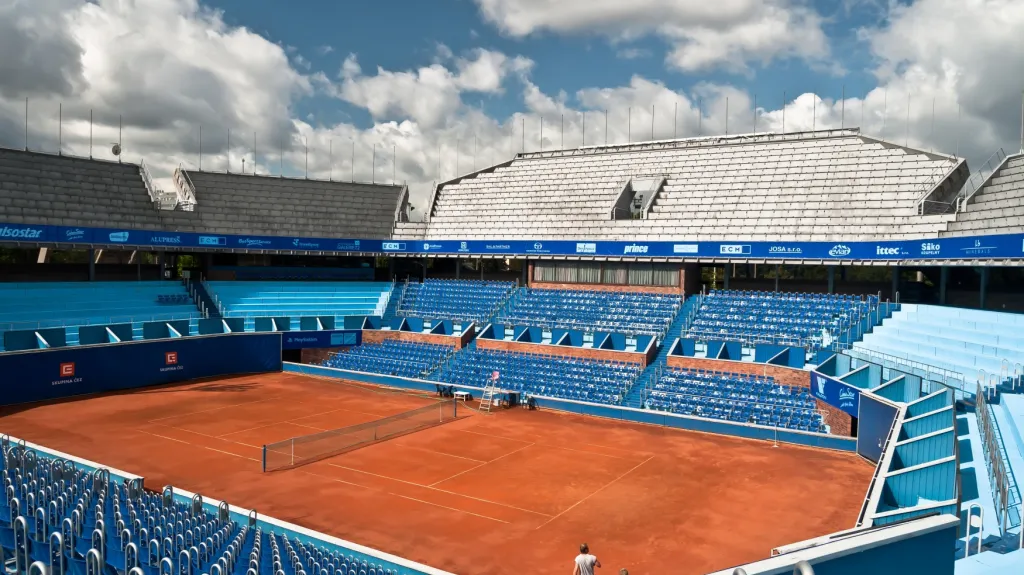 Centrální kurt v Praze na Štvanici