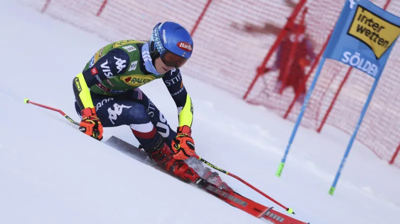 Mikaela Shiffrinová na trati obřího slalomu v Söldenu