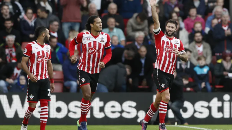 Charlie Austin slaví