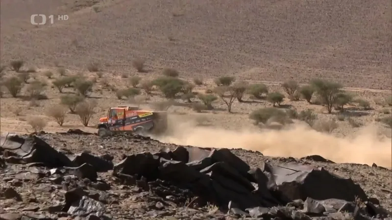 Lopraise v posunu na čelo nezastavilo ani rozbité čelní sklo