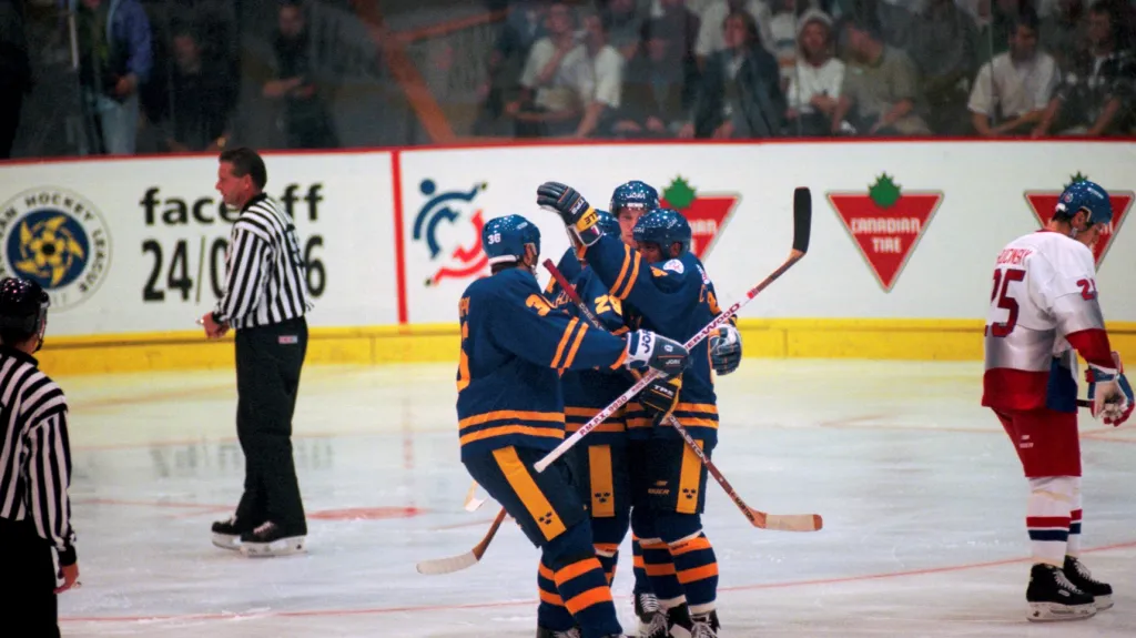 SP 1996: Zklamaný Ručinský (vpravo) vedle radujících se Švédů