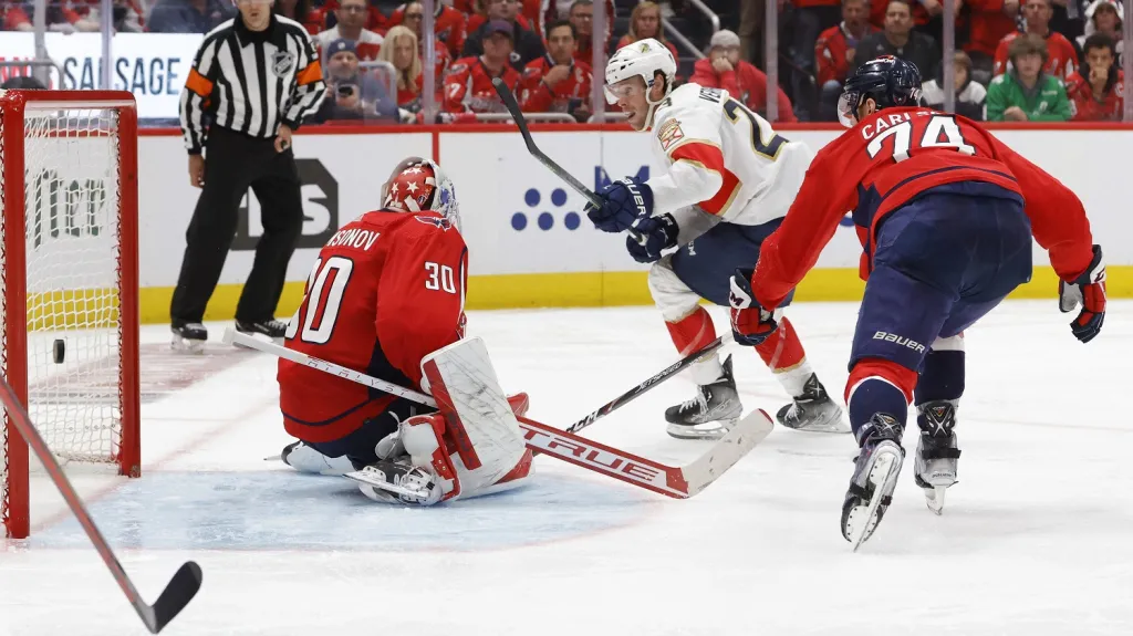 Carter Verhaeghe střílí v prodloužení postupový gól Floridy