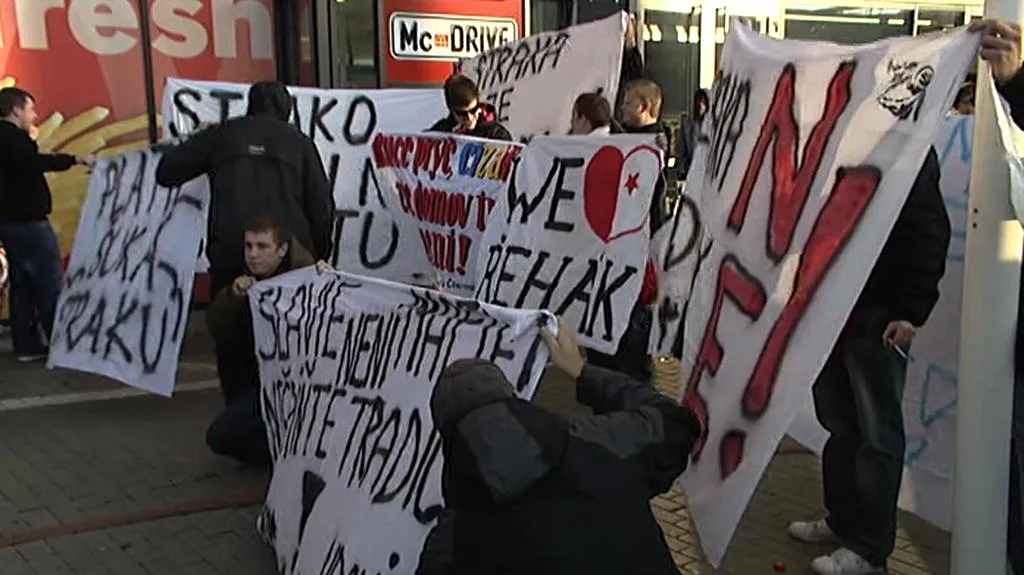 Protestní pochod slávistických fanoušků