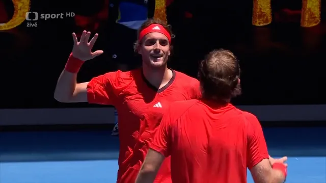 Tsitsipas vypadl i z Australian Open, obhájce Sinner hladce postoupil