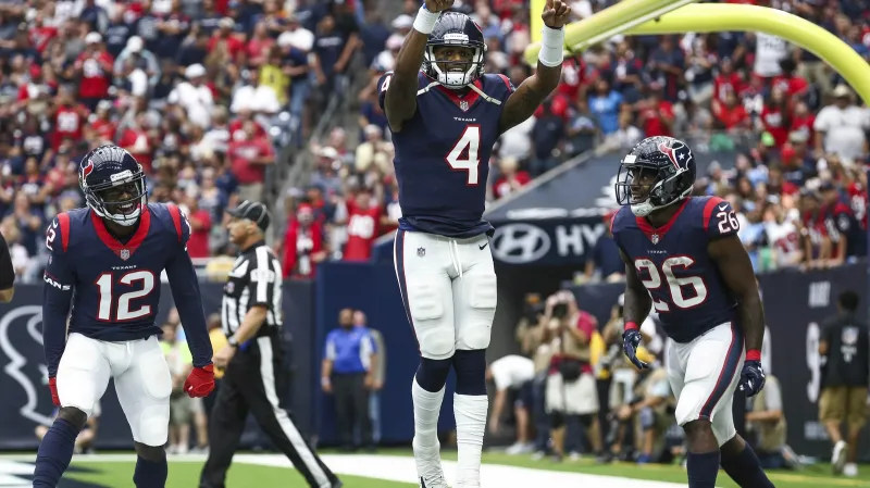 Deshaun Watson slaví se spoluhráči