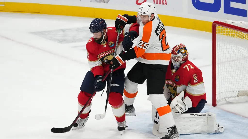 Radko Gudas v utkání s Philadelphií