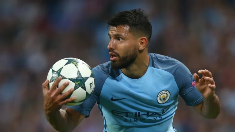 Sergio Agüero slaví gól Manchesteru City