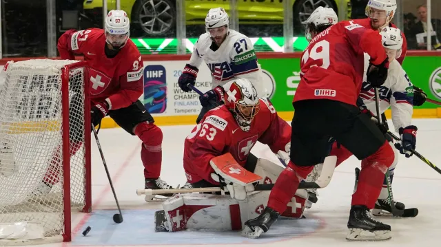 Marné ostřelování prázdné branky Švýcarů