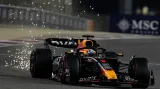 Úřadující šampion Verstappen odstartuje v Bahrajnu z pole position