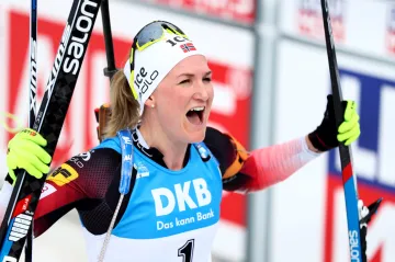 Marte Oslbuová Röiselandová z Norska se raduje z vítězství