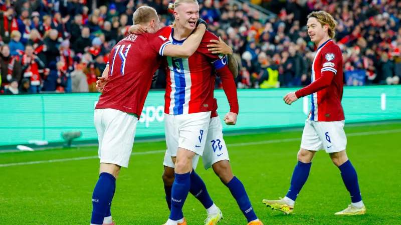 Erling Haaland slaví gól v dresu Norska