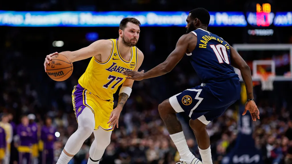 Luka Dončič v utkání s Denverem