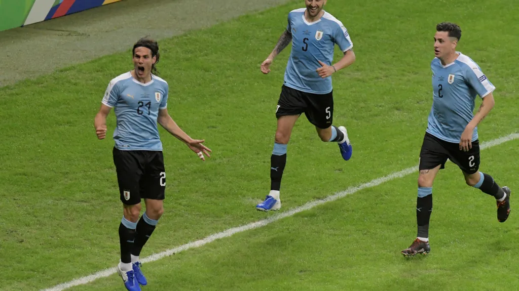 Edinson Cavani se raduje z branky