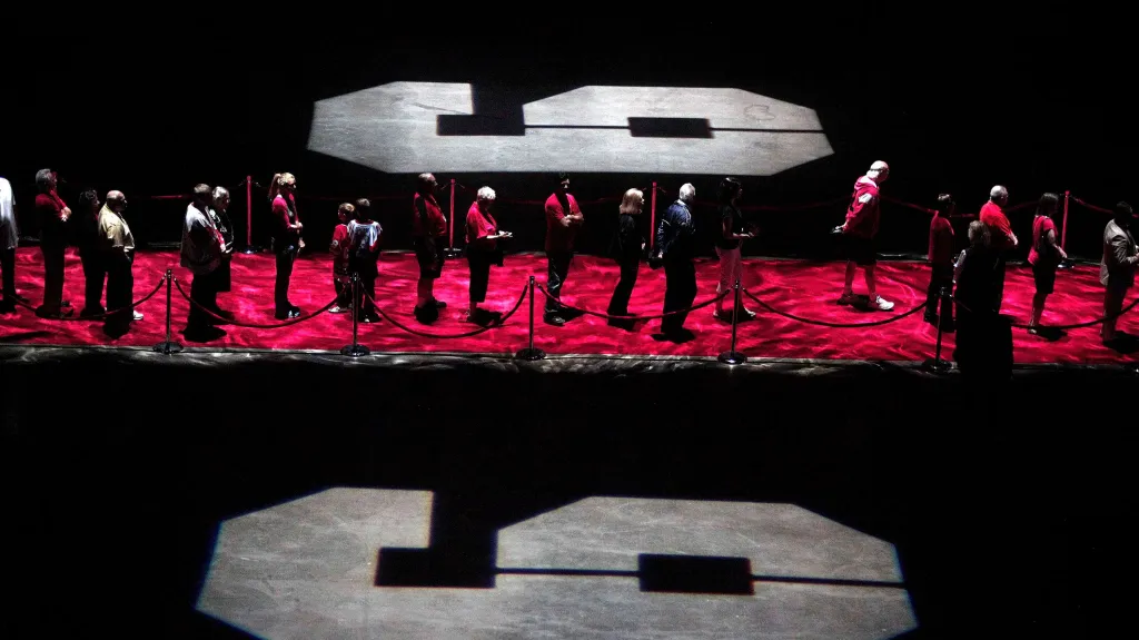 Tisíce lidí se přišly rozloučit s hokejistou Howem