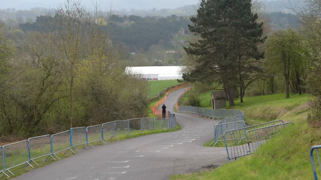 Stoupání La Redoute ze závodu Lutych-Bastogne-Lutych