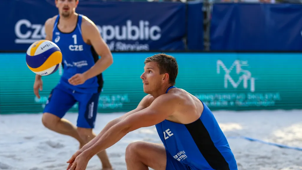 Plážoví volejbalisté Ondřej Perušič a David Schweiner v Ostravě