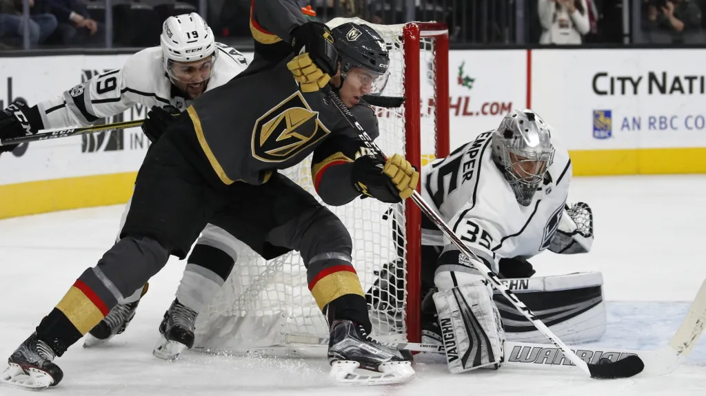 Tomáš Nosek v dresu Vegas