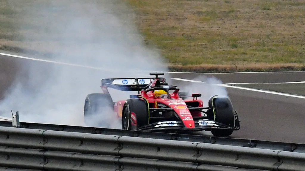 Lewis Hamilton během testovací jízdy na okruhu ve Fioranu