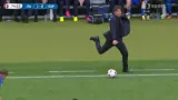 Rozzuřený Conte zakopl míč v utkání se Španělskem