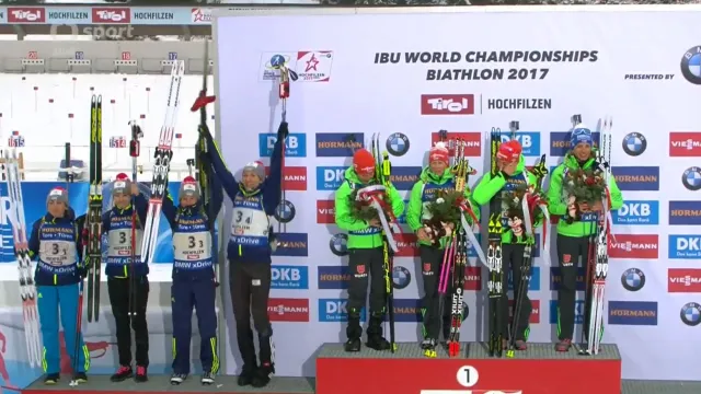 Vyhlášení vítězek po štafetovém závodě