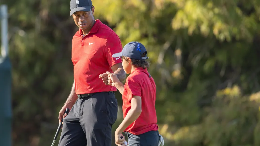 Tiger Woods se synem Charliem